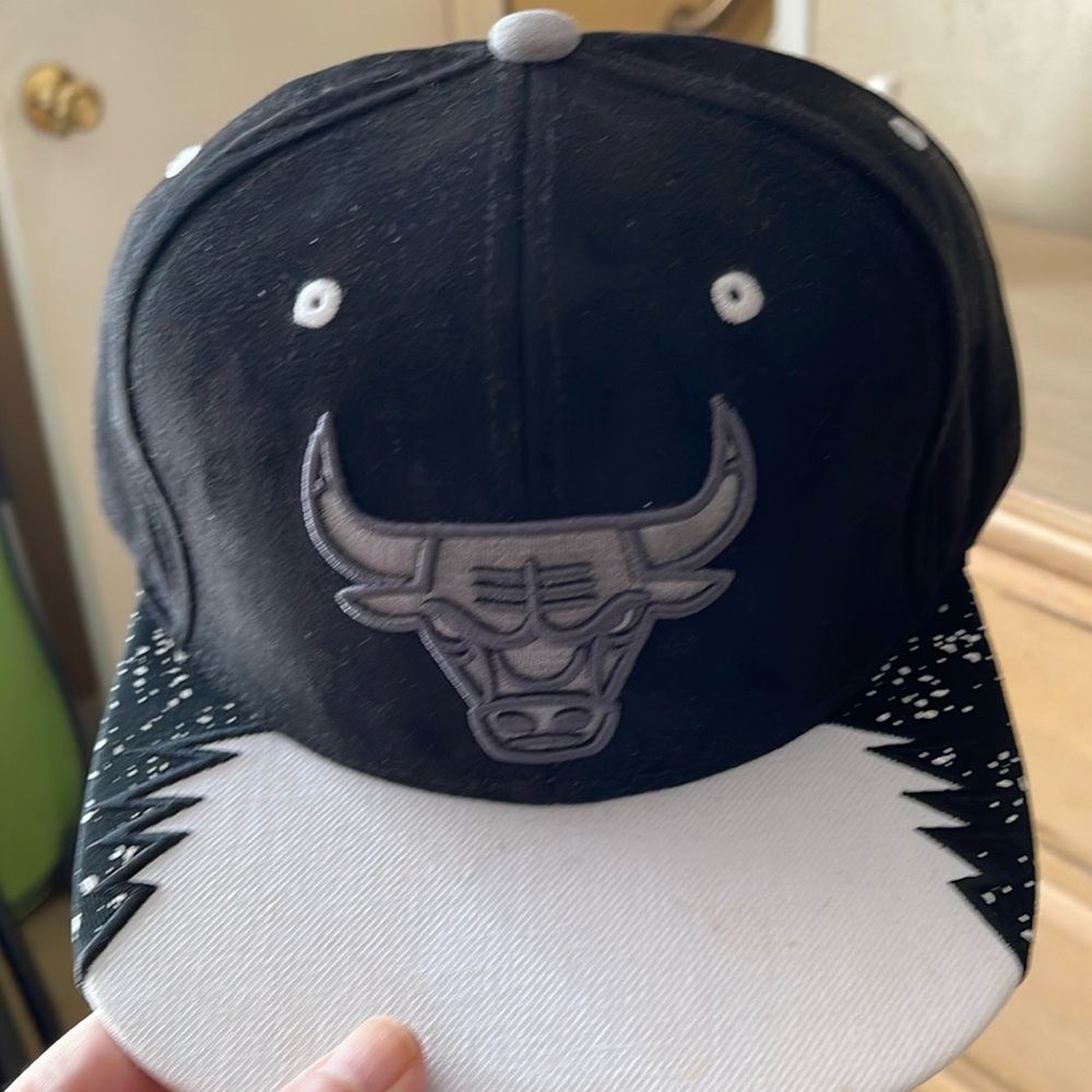 Almost knew Mitchell and knees, Chicago Bulls black hat suede